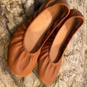Like new, worn once. Chestnut leather Tieks size 8